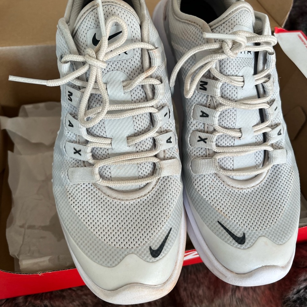 Size 7.5 - Nike Air Max Axis
